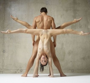 Gimnastyka akrobatyczna nago